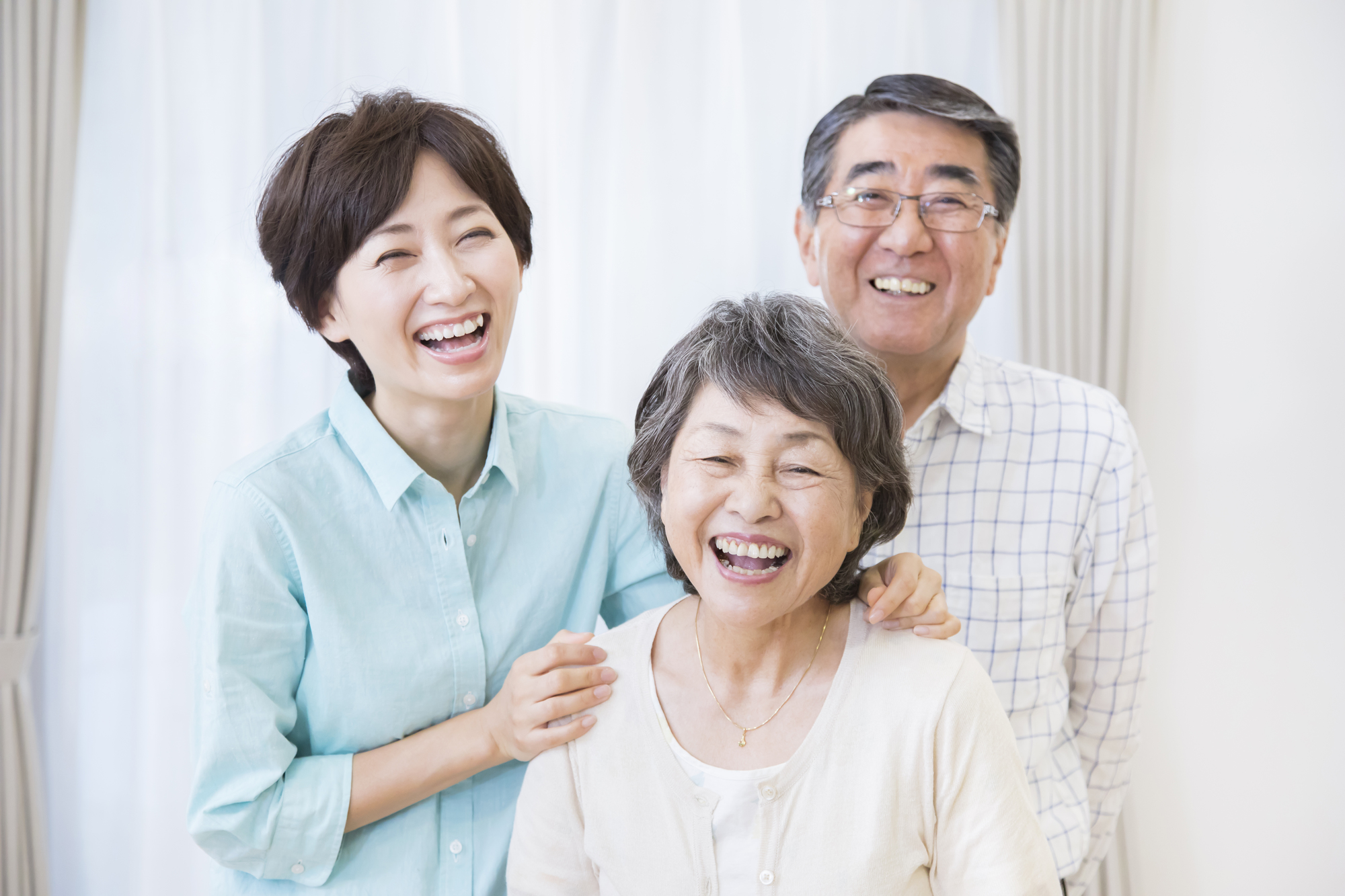 綺麗なグレイヘアにするには 移行までの白髪染め ケアの方法とは いきわく